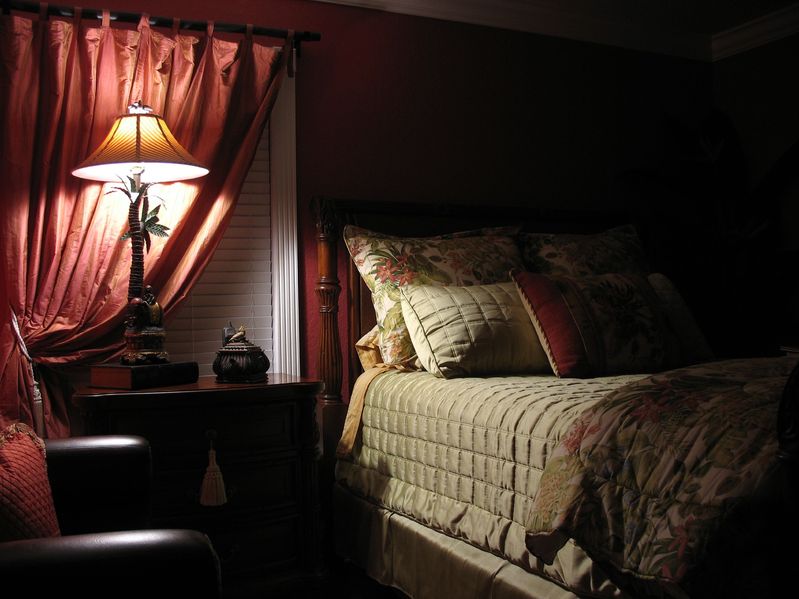 7 Ways to Create Total Darkness in Your Bedroom